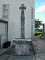 Croix monumentale dans le cimetière (juin 2009)