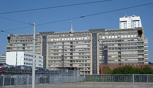 L'hôpital Dijkzigt, en cours de démolition, remplacé en 2018 par un bâtiment plus moderne, avec derrière à droite la faculté de médecine.