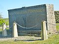 Le monument "Aux fusillés de Penmarc'h" sur la dune du Stêr Poulguen.