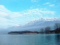 La costa del lago presso il monastero di Sveti Naum, con sullo sfondo il Monte Galičica