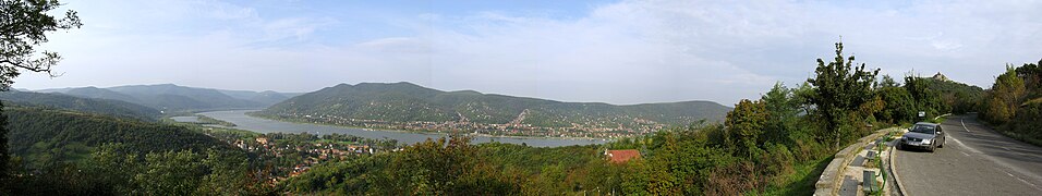 Danube gorge near Visegrád.jpg