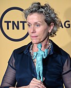 Frances McDormand spielt Lucinda Krementz