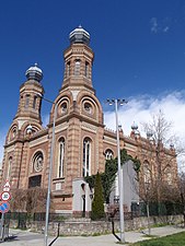 Zsinagóga a Batthyány tér felől