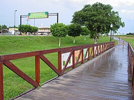 Voetgangersbrug in Bujari