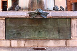 Bas-relief de la fontaine Clémence Isaure, 1915, le pont Saint-Pierre avec son ancien tablier.