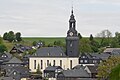 Kirche und Gebäude, mit Schiefer verkleidet