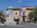 Palazzo Vescovile e monumento ai caduti