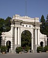 Gerbang Universitas Tsinghua dibangun kembali pada tahun 1991