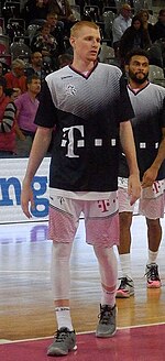 Aaron White jogando pelo Telekom Baskets Bonn, em 2015