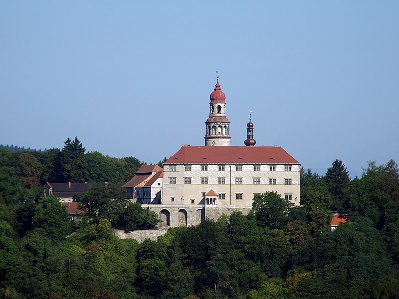 File:Castle of Náchod telephoto 01.jpg