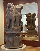 Lion capital of Ashoka at Sanchi with similar four addorsed lions, but with a flatter abacus showing alternating geese and flame palmettes, ca 250 BCE[43]