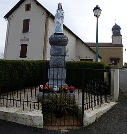 Statue de la Vierge à l'Enfant.