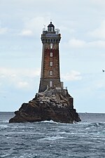 Le phare par temps calme ; la tour Temperley (aujourd'hui disparue) était située sur la droite.