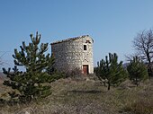 Photographie représentant le vieux moulin du village de Ners.