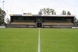 Blik op de tribune van het stadion