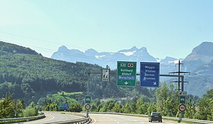 L'autoroute A4 devenant une semi-autoroute à la jonction Brunnen-Nord.