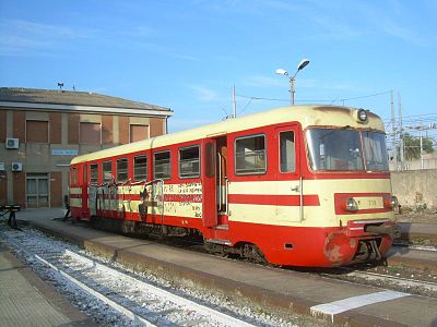 L'automotrice M2.216 a Gioia Tauro.