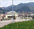 Estação do Caminho-de-ferro de Zipaquirá, ao fundo aprecia-se o centro histórico e as minas de sal.