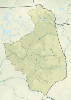 Mapa konturowa województwa podlaskiego, u góry po prawej znajduje się owalna plamka nieco zaostrzona i wystająca na lewo w swoim dolnym rogu z opisem „Jezioro Długie”