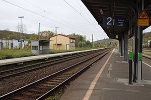 Blick von Bahnsteig 2/3 zu Bahnsteig 1/4 (2017)