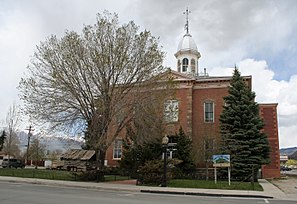 Chaffee County Courthouse and Jail Buildings in Buena Vista (2010). Das 1882 erbaute Courthouse und Gefängnis ist seit September 1979 im NRHP eingetragen.[1]