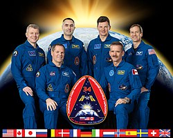 v. l. n. r.: Oleg Nowizki, Kevin Ford, Jewgeni Tarelkin, Roman Romanenko, Chris Hadfield und Thomas Marshburn