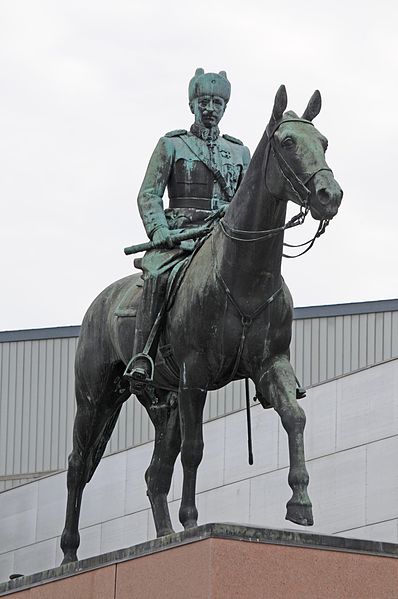 Datei:Mannerheimdenkmal-mannerheimintie-hel.jpg