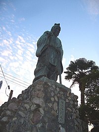 駅前の寝太郎像