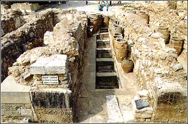 knossos-apotheka.jpg (35015 bytes)