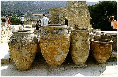 knossos-pithoi.jpg (37073 bytes)