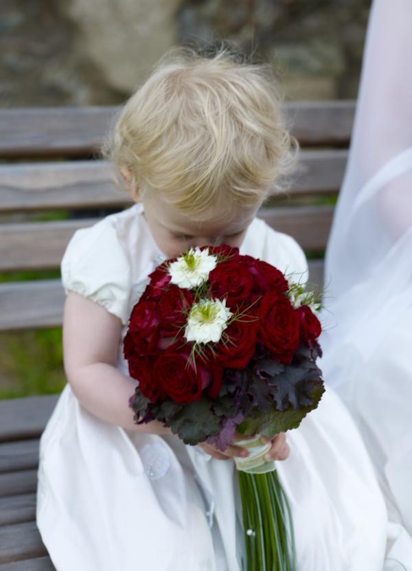 Hochzeit: Brautkleid und Brautstrauß