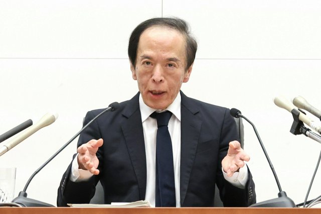 金融政策決定会合後の会見で話す日銀の植田和男総裁=2025年1月24日午後3時51分、東京・日本橋の日銀本店、友永翔大撮影