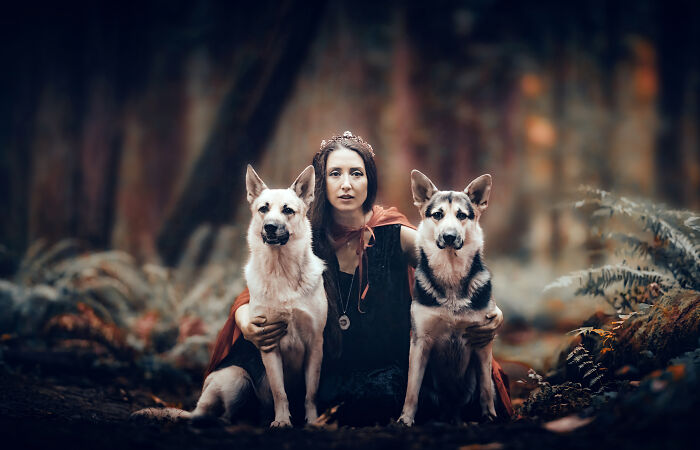 I Photographed A Fairytale-Inspired, Witchy Dog Session Inspired By Red Riding Hood (15 Pics)