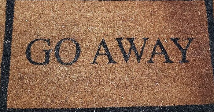 67 Times People Saw Some Really Amusing Or Witty Doormats And Couldn’t Help Posting Their Findings