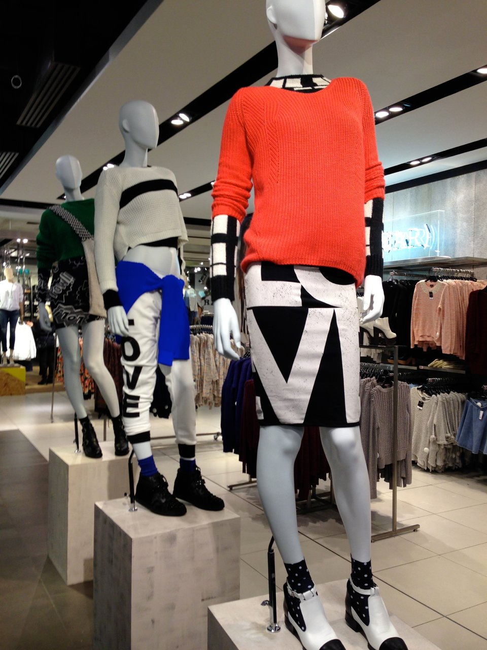 Nas vitrines da Topshop da Oxford Street em Londres, a Primavera 2013.  Tudo na minha coluna da Santaconstancia