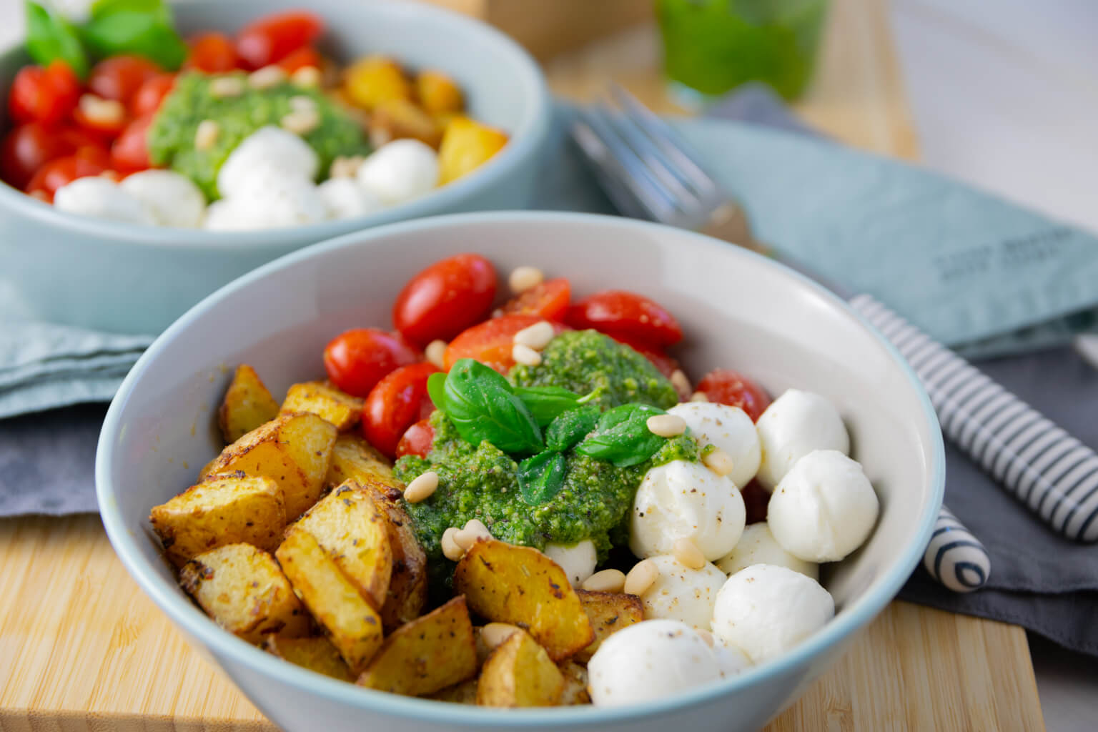 Köstlicher lauwarmer Kartoffelsalat - Pesto Potatoe Bowl