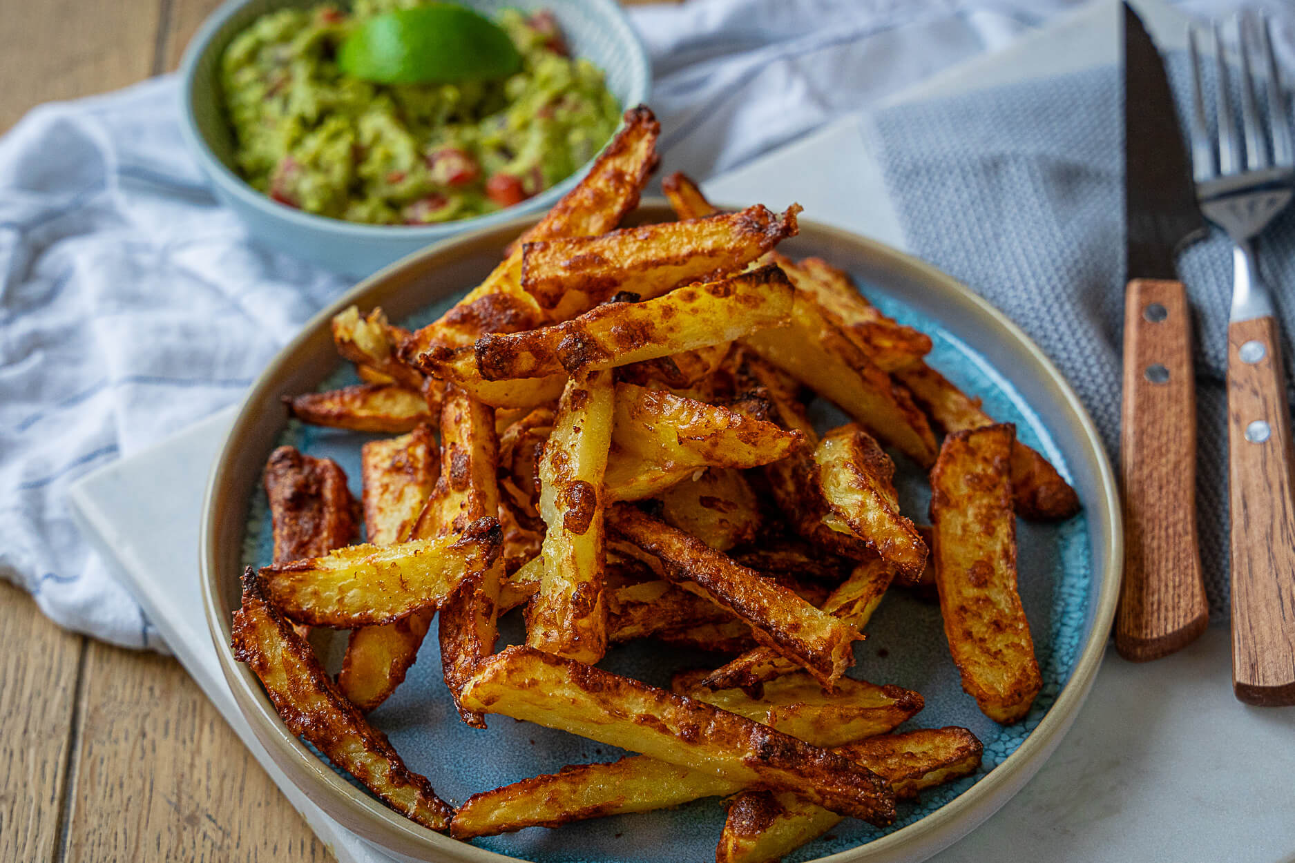 Köstliche Parmesan Pommes mit Guacamole