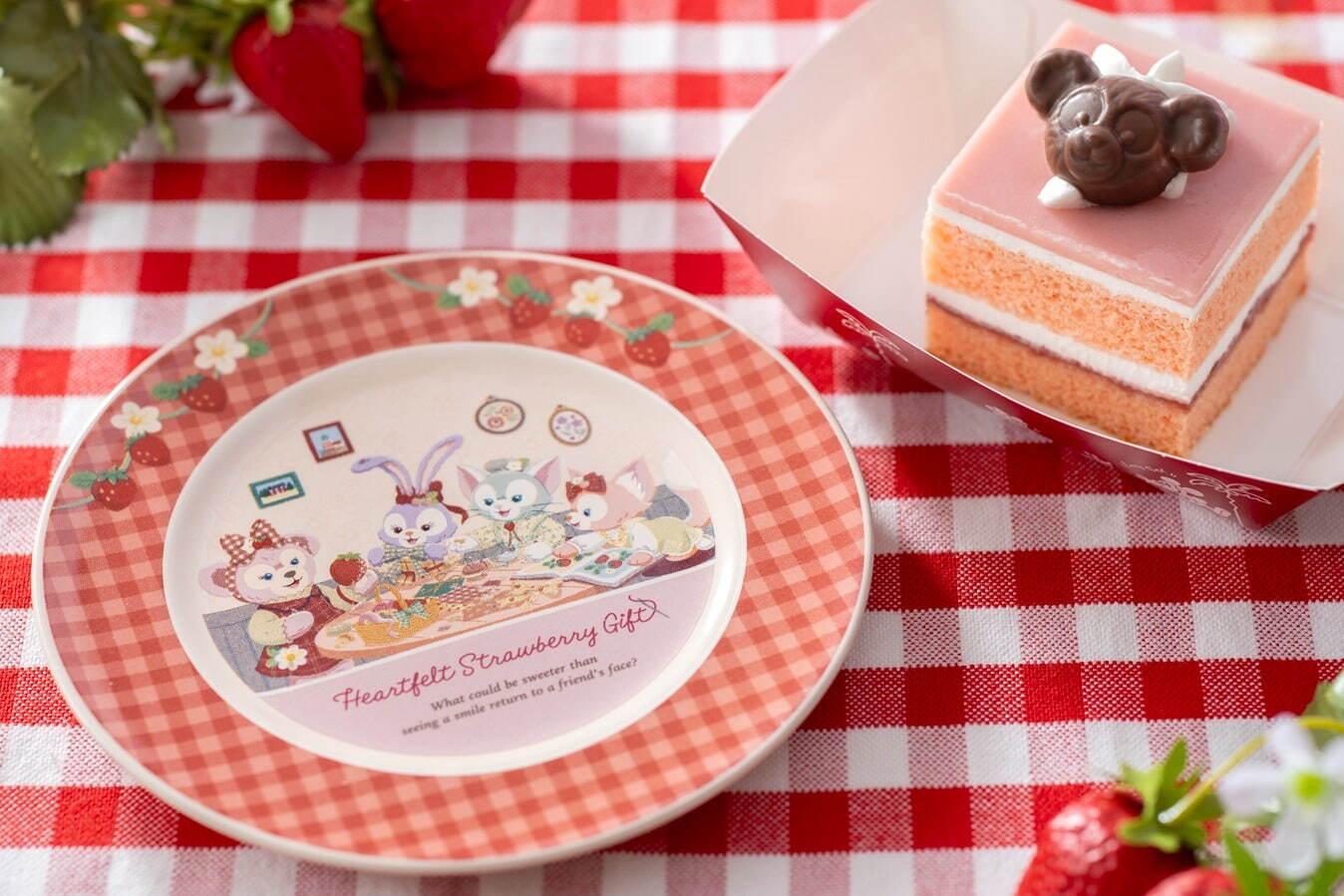 「ストロベリーケーキ」1個 550円、スーベニアプレート付き プラス650円