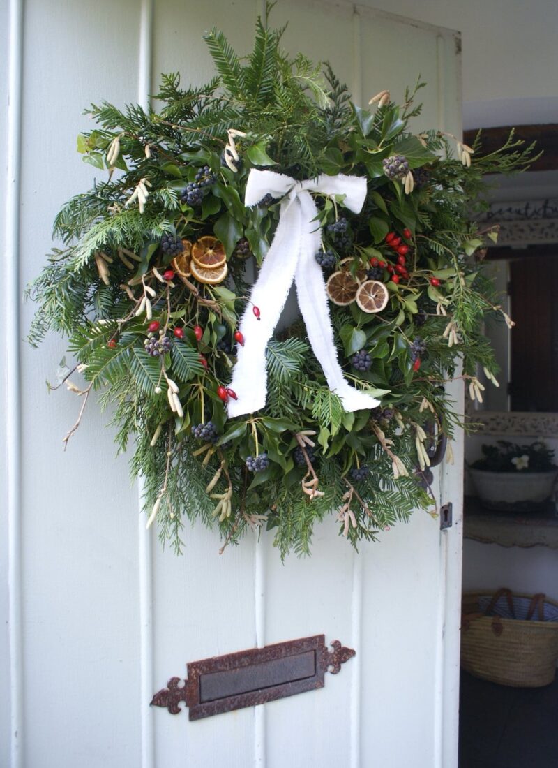 How to make a simply beautiful foraged wreath