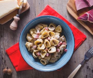 Tortellini panna e prosciutto