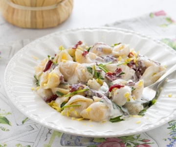 Pasta veloce con robiola e bresaola