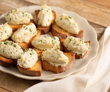 Crostini con baccalà mantecato