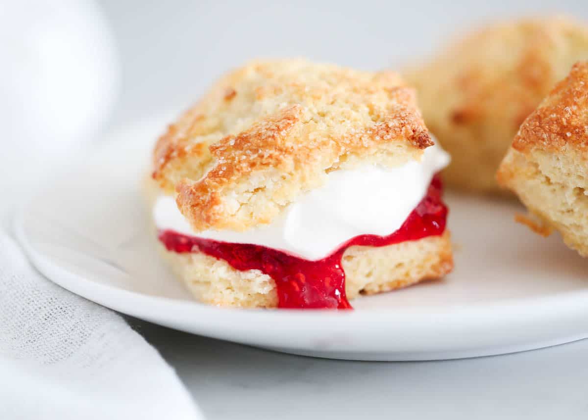 Irish Scone with whipped cream and jam