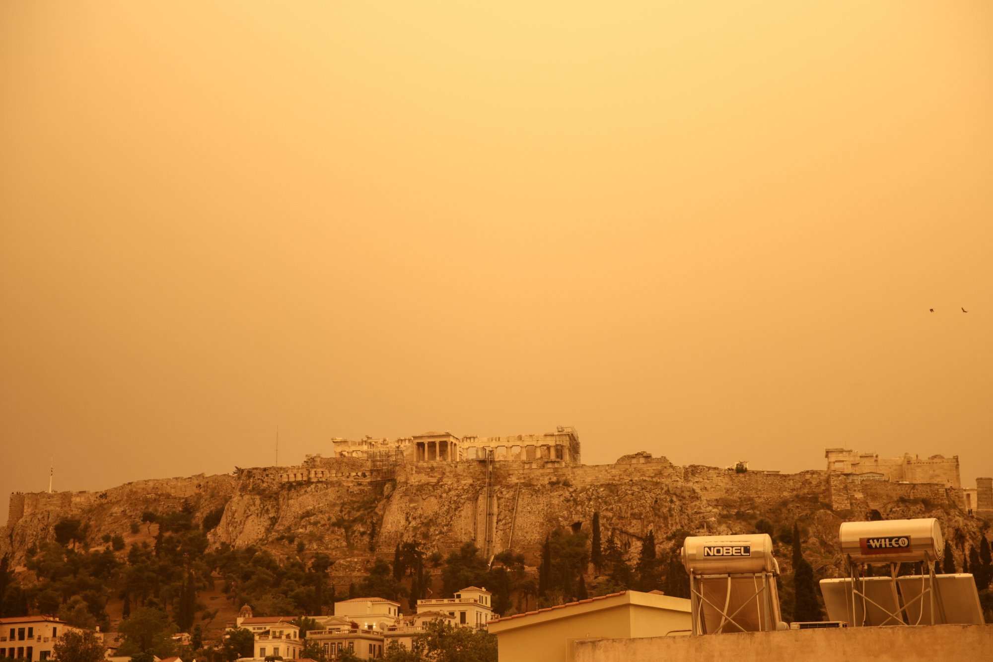 «Ξέρουμε αν έμεινε καθόλου σκόνη στην Αφρική;» – Χαμός στο Twitter με το κατακόκκινο τοπίο