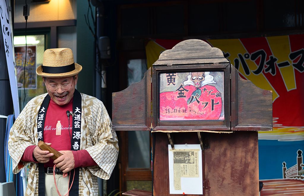 A kamishibai performer