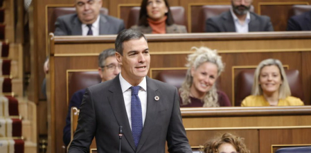 Sánchez se defiende de la ofensiva del PP: “Acabamos como empezamos el año, ustedes con el bulo y nosotros con el BOE”