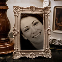 Фотоэффект - Vintage photo frame in warm light