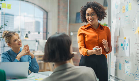 Strategy meeting with three employees in office.