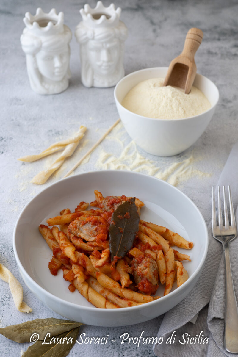 Prepariamo questo buonissimo piatto di maccheroni fatti in casa 