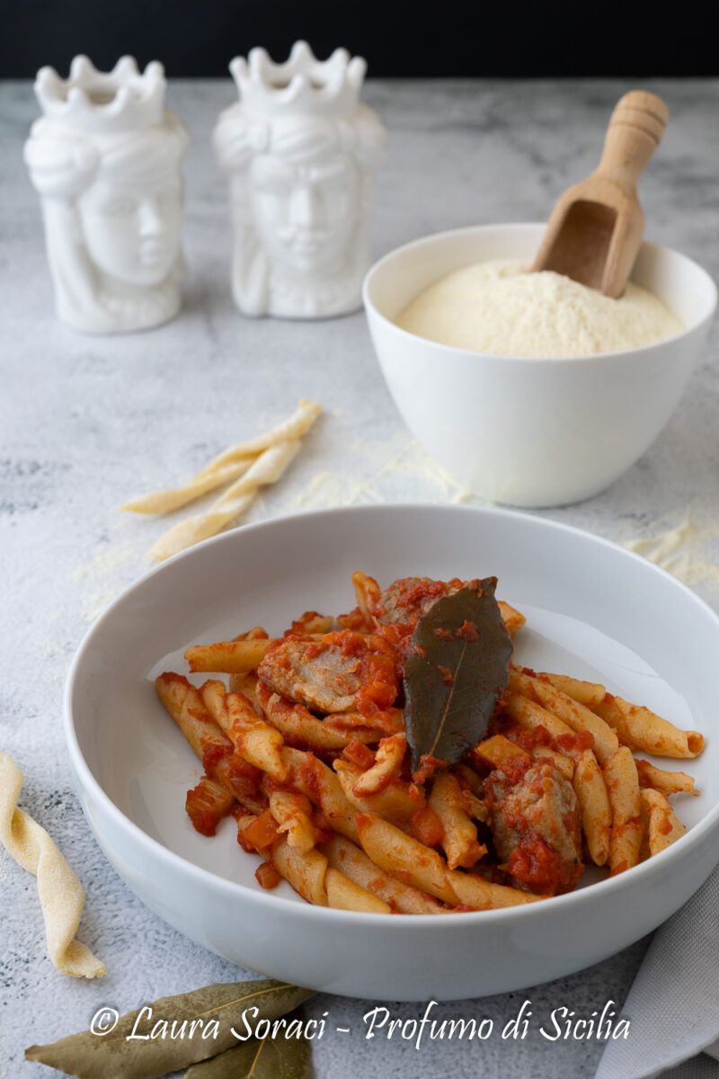 Maccheroni cu sutta e supra per la festa di San Michele Arcangelo a Brolo